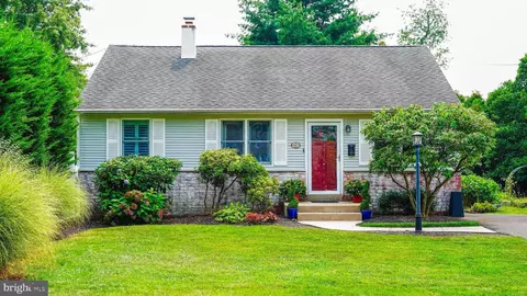 460 Kalmia St, Warminster, PA 18974