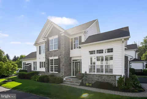 69 Hillyer Ln, Newtown, PA 18940