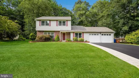 210 Emerald Dr, Yardley, PA 19067