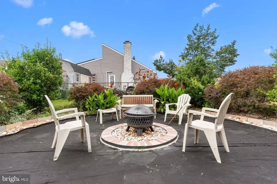 Exterior - 67 Greenbriar Rd, Levittown, PA 19057 photo 4 of 6