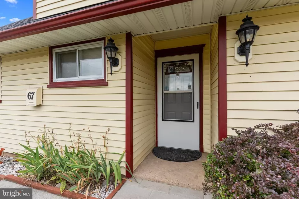 Entry Way - 67 Greenbriar Rd, Levittown, PA 19057 photo 1 of 3
