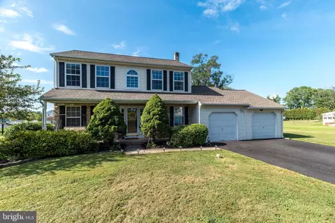 215 Hibiscus Dr, Chalfont, PA 18914