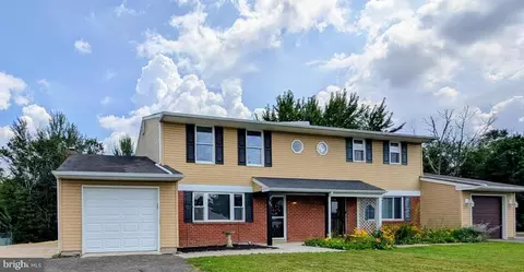 39 Essex Ct, Quakertown, PA 18951