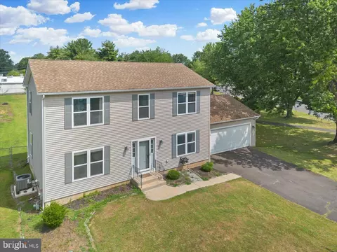 97 Penns Grant Dr, Morrisville, PA 19067