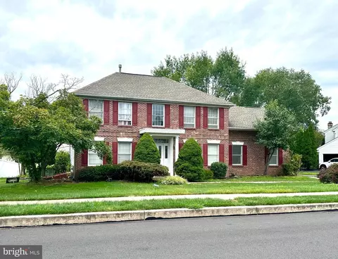 4032 N Mallard Ln, Doylestown, PA 18902
