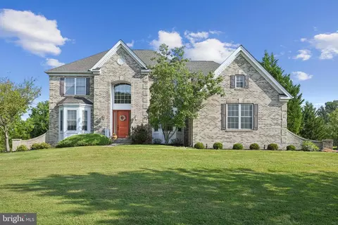 208 Cecelia Acres Dr, Warminster, PA 18974