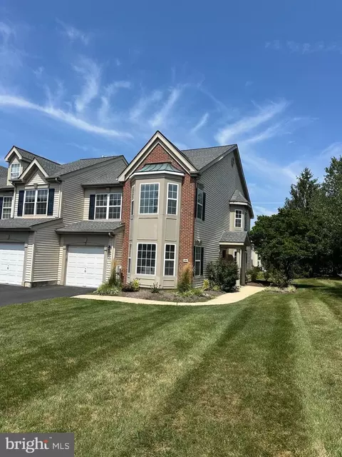 101 Tree Top Ct, Warwick, PA 18974