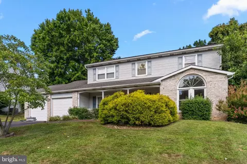 6 Springwood Pl, Holland, PA 18966