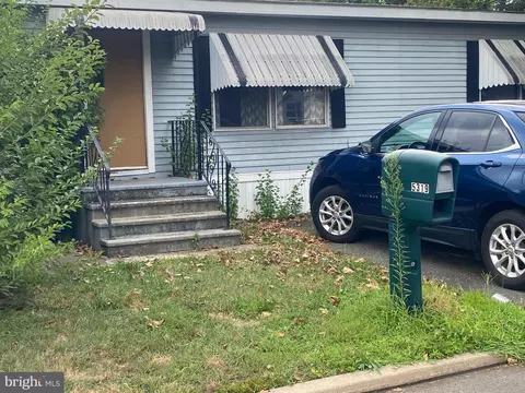 5319 Glenloch Dr, Morrisville, PA 19067