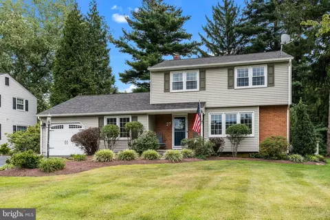 27 Glen Dr, Yardley, PA 19067
