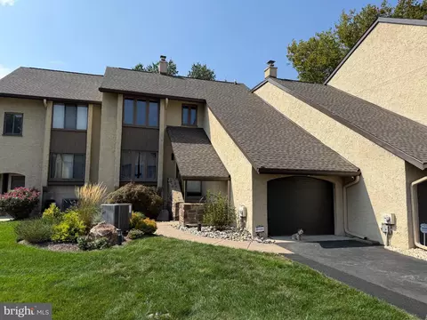 42 Golf Club Dr, Langhorne, PA 19047
