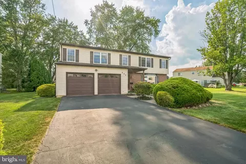 892 Phillips Rd, Warminster, PA 18974