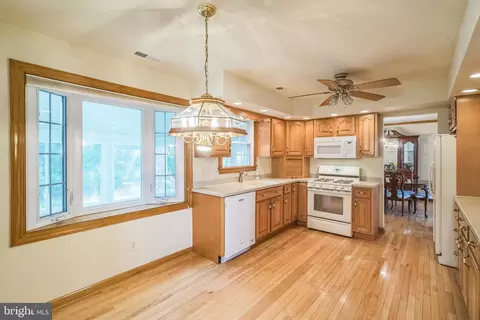 892 Phillips Rd, Warminster, PA 18974 photo 9