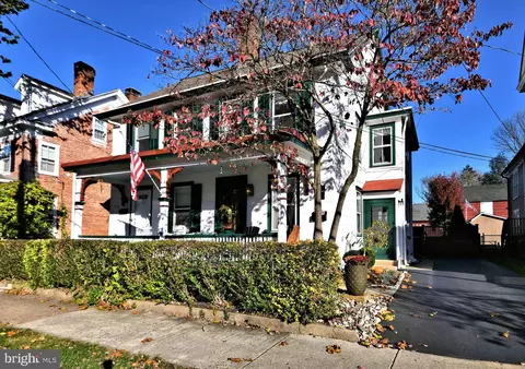 143 N State St, Newtown, PA 18940