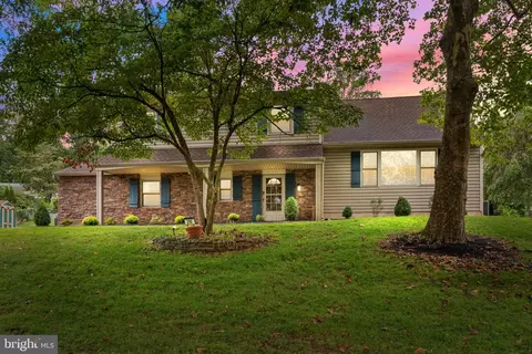 216 Buttonwood Dr, Langhorne, PA 19053