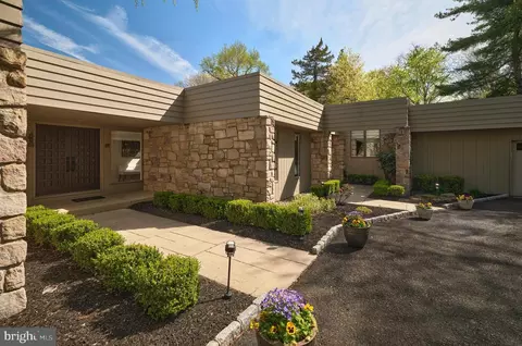 860 Dukes Dr, Yardley, PA 19067