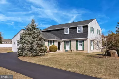 147 Watergate Dr, Feasterville Trevose, PA 19053
