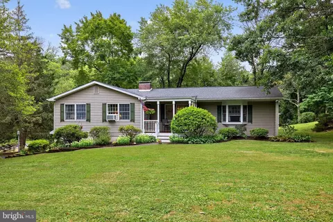13 Walton Dr, New Hope, PA 18938