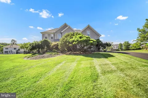 15 Dover Pl, Southampton, PA 18966