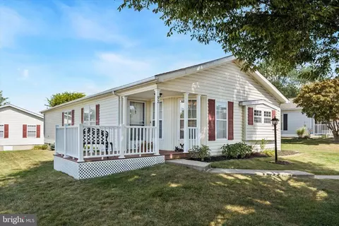 92 Acorn Ct E, New Hope, PA 18938