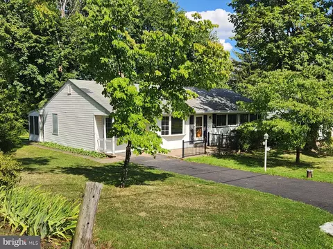1881 Walnut Ln, Warrington, PA 18976