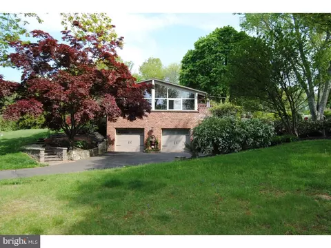 6 Rolling Hills Dr, Southampton, PA 18966