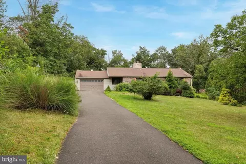 4270 Sunnyside Dr, Doylestown, PA 18902