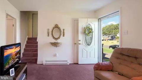 Entry Way - 1075 Roberts Rd, Warminster, PA 18974 photo 1 of 4