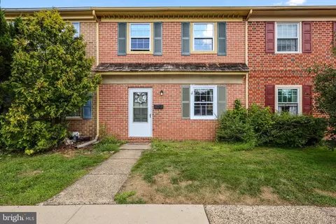 4 Stonegate Vlg, Quakertown, PA 18951