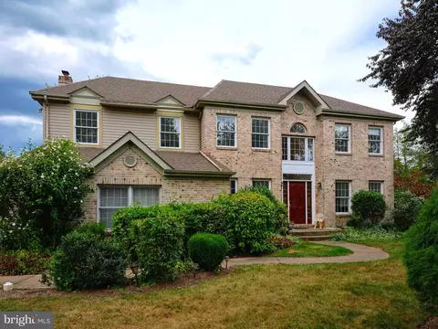 15 Riverstone Cir, New Hope, PA 18938