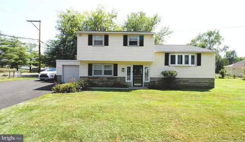 3755 Mechanicsville Rd, Bensalem, PA 19020