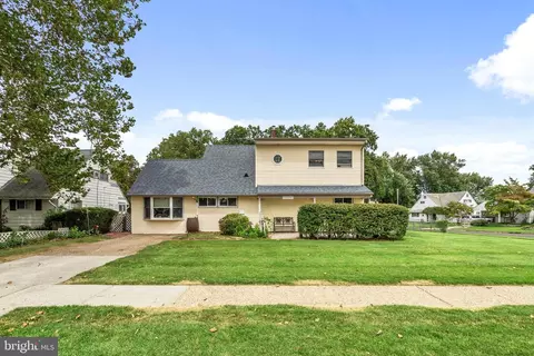 131 Everturn Ln, Levittown, PA 19054