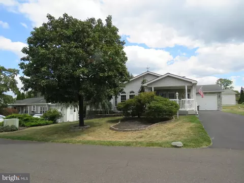 377 Spring Meadow Cir, New Hope, PA 18938