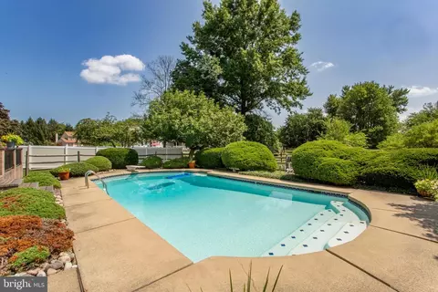 Exterior - 2018 Buckingham Dr, Jamison, PA 18929 photo 3 of 4