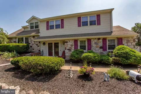 Exterior - 2018 Buckingham Dr, Jamison, PA 18929 photo 2 of 4