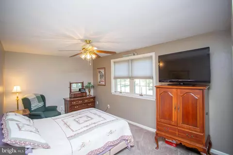 Bedroom - 2018 Buckingham Dr, Jamison, PA 18929 photo 5 of 5