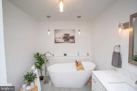 Bath - 2018 Buckingham Dr, Jamison, PA 18929 photo 2 of 2