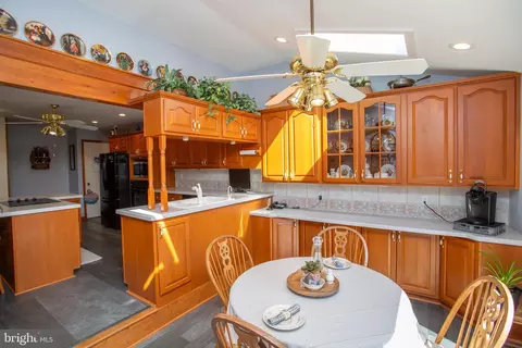 Kitchen - 2018 Buckingham Dr, Jamison, PA 18929 photo 2 of 2