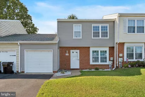 5762 Prescott Ct, Bensalem, PA 19020