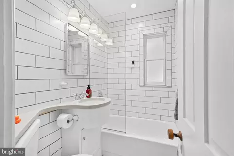 Bath - 79 Hillside Ave, Doylestown, PA 18901 photo 2 of 2