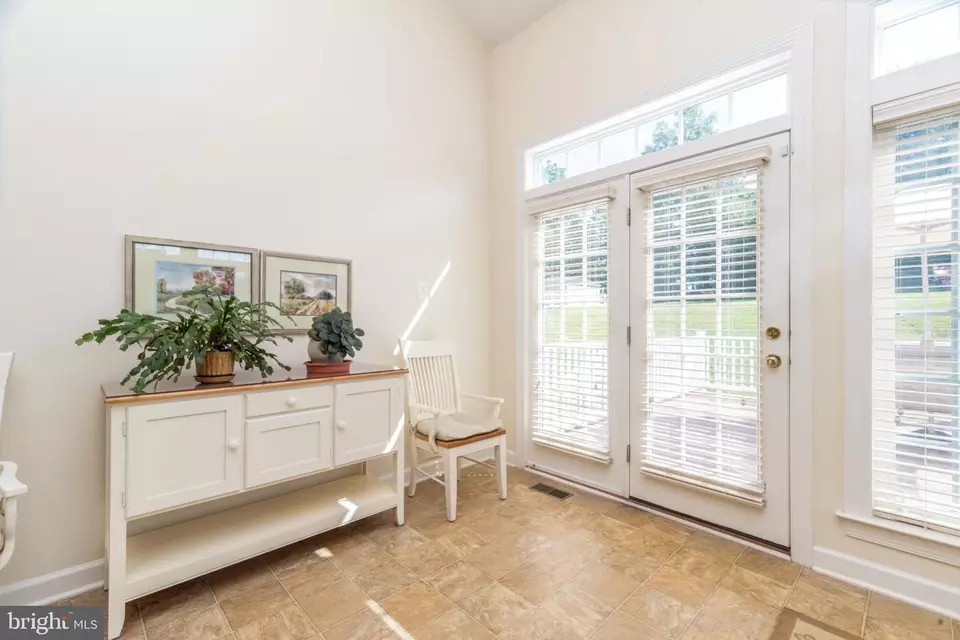 Entry Way - 1813 Sycamore Dr, Quakertown, PA 18951 photo 2 of 8