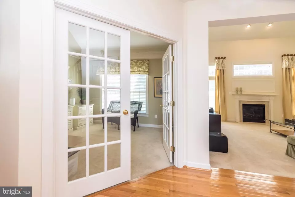 Entry Way - 1813 Sycamore Dr, Quakertown, PA 18951 photo 5 of 8