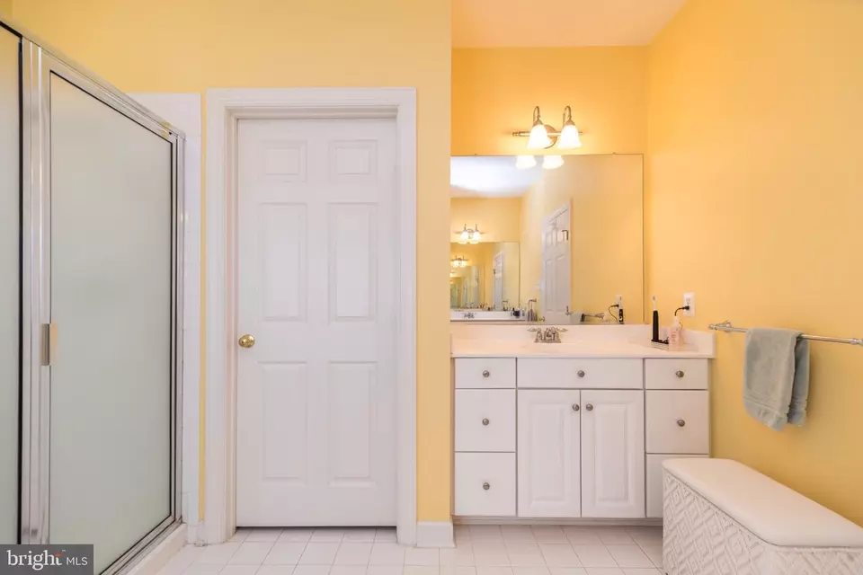 Bath - 1813 Sycamore Dr, Quakertown, PA 18951 photo 3 of 4