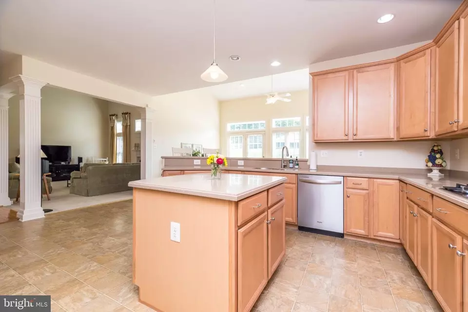 Kitchen - 1813 Sycamore Dr, Quakertown, PA 18951 photo 6 of 7