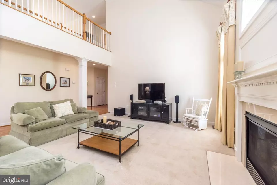 Living - 1813 Sycamore Dr, Quakertown, PA 18951 photo 2 of 5