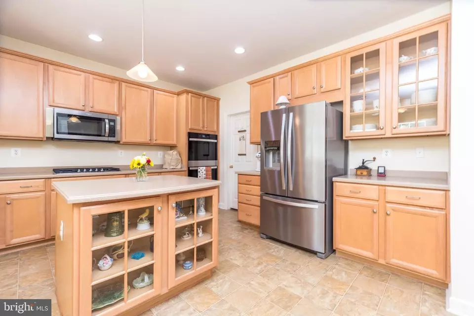 Kitchen - 1813 Sycamore Dr, Quakertown, PA 18951 photo 5 of 7