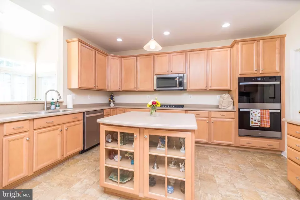 Kitchen - 1813 Sycamore Dr, Quakertown, PA 18951 photo 3 of 7