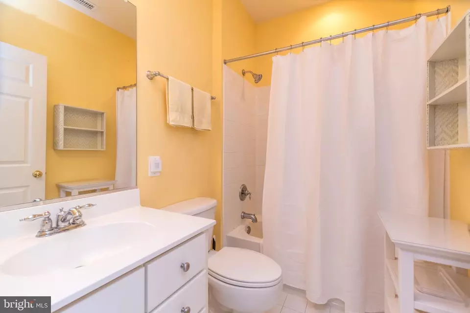 Bath - 1813 Sycamore Dr, Quakertown, PA 18951 photo 4 of 4