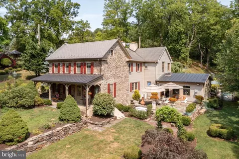 3791 Hunter Rd, Kintnersville, PA 18930