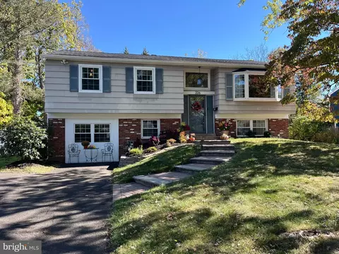 226 Meadow Dr, Yardley, PA 19067